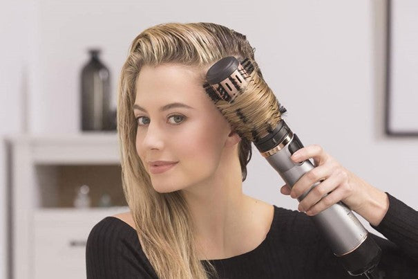 Brosse soufflante ou sèche-cheveux 