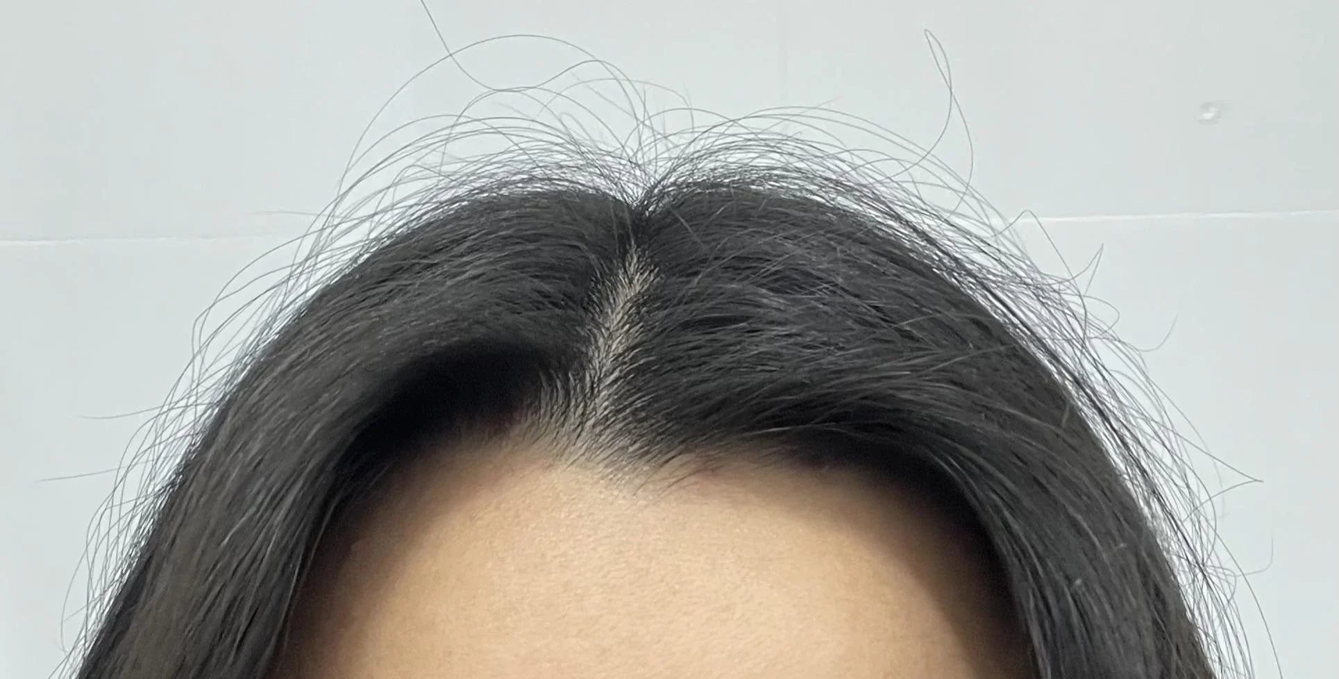 Pourquoi mes cheveux raides font-ils des frisottis ?